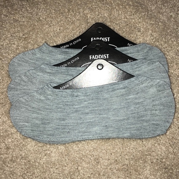 BRAND NEW tags on grey no-show socks! - Picture 1 of 4